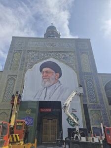  عکس: تصویر امام شهید در صحن انقلاب حرم مطهر رضوی