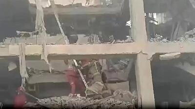  لحظه نجات ۲ نفر از ساختمان مورد اصابت موشک دشمنان در محله رسالت تهران +فیلم