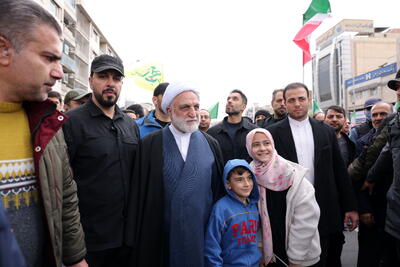  همه ملت ایران را به بیعت و اطاعت با رهبری انقلاب اسلامی فرا می‌خوانم