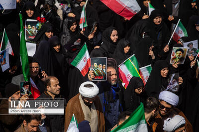  اصفهانی‌ها زیر بمباران دشمن با رهبر انقلاب بیعت کردند