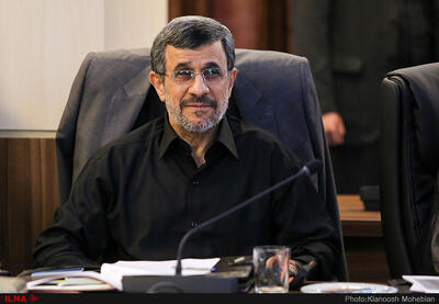 احمدی‌نژاد انتخاب رهبر انقلاب اسلامی ایران را تبریک گفت