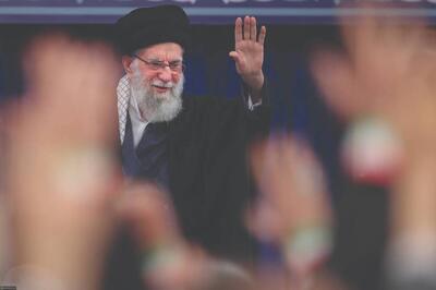  پیروی از خط امام خامنه‌ای؛ راه عبور از بحران‌ها
