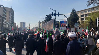  فیلم آغاز آئین بیعت با رهبری، آیت الله سید مجتبی خامنه ای در میدان انقلاب تهران