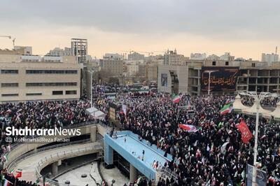  حضور پرشور و باشکوه مردم مشهد در بیعت با سومین رهبر انقلاب اسلامی + فیلم