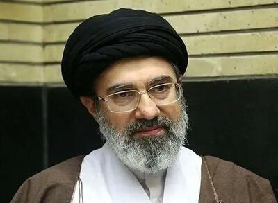  تصویری از حضرت آیت‌الله سیدمجتبی خامنه‌ای در جریان عیادت سال گذشته فرزندان رهبر شهید انقلاب اسلامی از جانبازان پیجری حزب‌الله لبنان