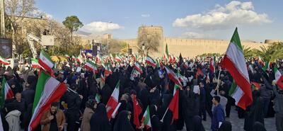  عهدی پایدار و بیعتی دوباره؛ تجمع باشکوه مردم و دانشجویان شیراز با سومین علمدار ایران و رهبر مسلمین جهان +فیلم