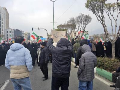  طنین لبیک یا خامنه‌ای در نگین البرز / تجدید بیعت حماسی مردم کرج با رهبر معظم انقلاب، حضرت آیت‌الله سید مجتبی حسینی خامنه‌ای+عکس