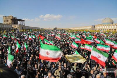  بیعت تاریخی ملت ایران با آیت الله سید مجتبی حسینی خامنه‌ای سومین رهبر انقلاب اسلامی در سراسر کشور + فیلم