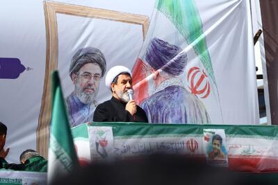  امام جمعه کرمان: با انتخاب آیت‌الله سید مجتبی خامنه‌ای جامعه حرکت خود را تا پیروزی نهایی ادامه خواهد داد