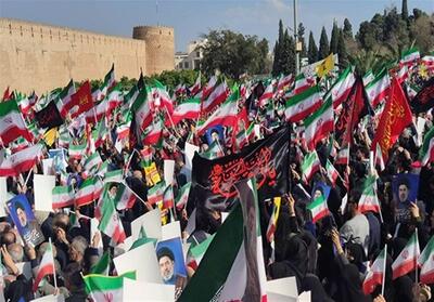  بیعت باشکوه مردم شیراز با سومین رهبر انقلاب - تسنیم