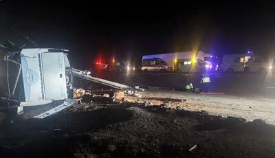  واژگونی اتوبوس و تریلی، ۴ جان باخته و ۲۰ مجروح بر جای گذاشت