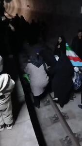  تلاش برای نجات مردم از تونل مترو اصفهان