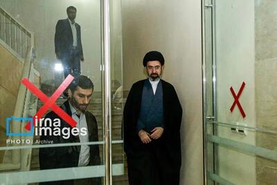  تصاویر عیادت آیت الله سیدمجتبی خامنه ای از جانبازان انفجار پیجرهای حزب الله لبنان