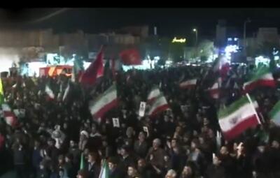  خروش شبانه مردم قم در بیعت با آیت الله سید مجتبی حسینی خامنه‌ای رهبر انقلاب اسلامی