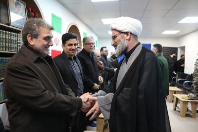  بیعت مسئولان و اعضای شورای تأمین استان سمنان با رهبر معظم انقلاب اسلامی+ تصاویر