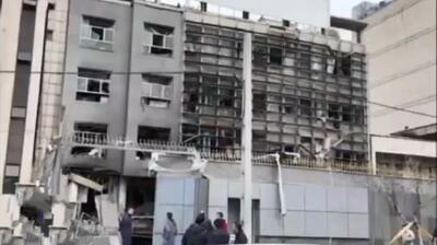  تصاویری از ساختمان بانک سپه که بامداد چهارشنبه هدف حمله هوایی قرار گفت