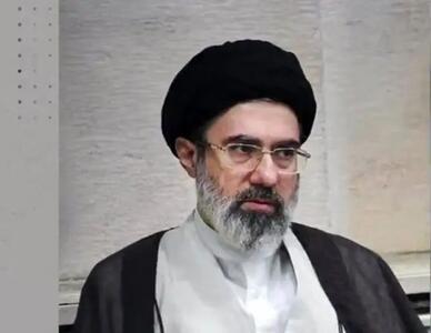  تصویری قدیمی از حضور آیت‌الله سید مجتبی خامنه‌ای در مدرسه فرزندشان