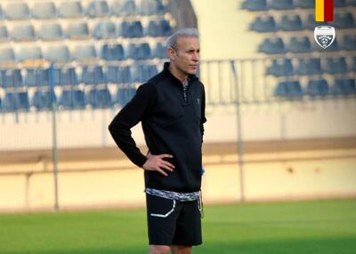  گل‌محمدی در کنار نیروهای هلال احمر