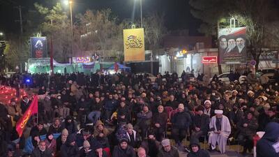  عزاداری باشکوه در شب شهادت امیرالمؤمنین (ع)؛ مردم ارسنجان با راهپیمایی با رهبری تجدید بیعت کردند + فیلم