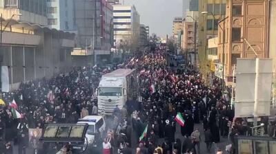  پیکر فرماندهان شهید ایران به خیابان حافظ تهران رسید