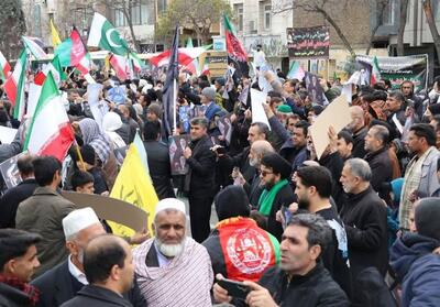  اجتماع بزرگ مهاجرین مقیم مشهد در محکومیت ترور امام خامنه‌ای - تسنیم