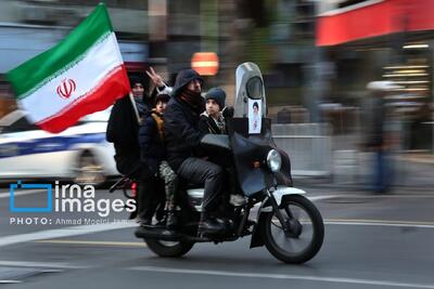  تشییع ۳۵ شهید جنگ در تهران (عکس)