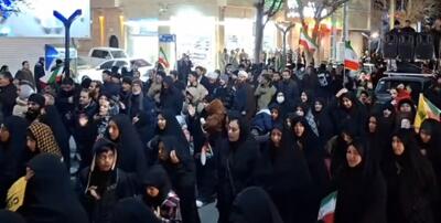  سینه زنی مردم شهرکرد در شام غریبان اول مظلوم عالم درخیابان