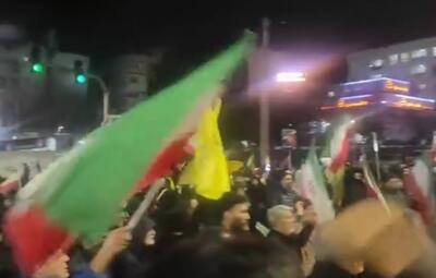  تدوام اجتماعات شبانه مردم تهران/بیعت مردم در چهارراه جنت آباد با رهبر انقلاب