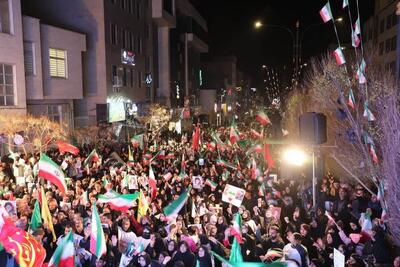  حماسه حضور مردم ولایت مدار مهدیشهر/ مردم در شهر امام زمان (عج) در شام غریبان سینه زنی کردند+فیلم