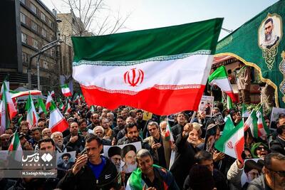  استقبال بی‌سابقه مردم از خرید پرچم ایران