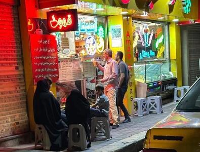  عکسی نه چندان قدیمی از داماد شهید، دختر و نوه رهبر انقلاب در آبمیوه فروشی
