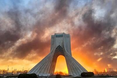  آسیب موج انفجارهای حملات اخیر به برج آزادی تهران