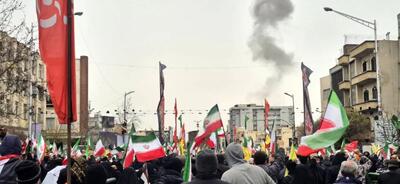  حضور متفاوت و غافلگیرکننده پزشکیان در راهپیمایی امروز!