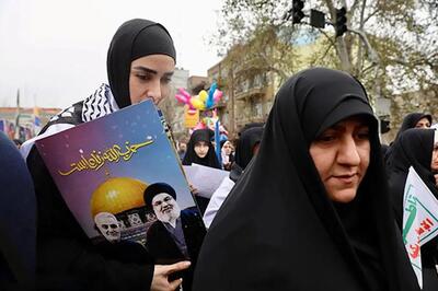  پرچم آمریکا و تابوت سربازانش در راهپیمایی امروز