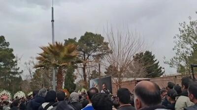  قطعه جدید حمید هیراد برای نخستین بار در مراسم تشییع او پخش شد+فیلم