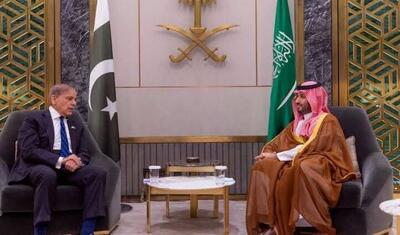  پاکستان: دیدار شهباز شریف و بن سلمان یک جلسه محرمانه بود / فرمانده ارتش پاکستان نیز در این دیدار حضور داشت / نخست وزیر پاکستان اطمینان داد که اسلام‌آباد همیشه محکم در کنار عربستان خواهد ایستاد