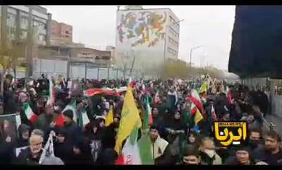  شعار «هیهات منه الذله» در چهارراه ولیعصر + فیلم