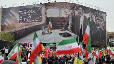  رونمایی از دیوارنگاره جدید میدان انقلاب تهران + عکس