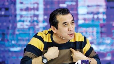  خداداد عزیزی: در مشهد بالا باشی دزدی../، فقیر باشی.../ من با فوتبال به بیشتر از حقم رسیدم چون فقط 4 کلاس درس خوانده‌ام و...