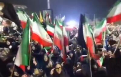  احترام نظامی در اجتماع خونخواهان امام اُمت در ملارد