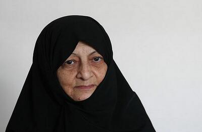  فارس: همسر رهبر شهید انقلاب در قید حیات هستند