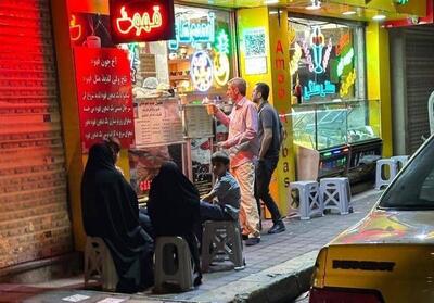  عکسی از داماد شهید، دختر و نوه رهبر انقلاب در آبمیوه فروشی - تسنیم