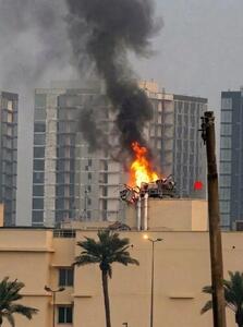  حمله به سفارت آمریکا در بغداد (+عکس) / آتش سوزی، تخریب پدافند و باند فرود بالگرد