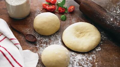  طرز تهیه خمیر پیتزا با ماست ، خوشمزه و فوری