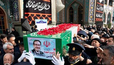  خاکسپاری پیکر شهید علی شمخانی در آستان مقدس امامزاده صالح (ع)
