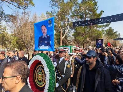  پیکر وزیر دفاع به خاک سپرده شد