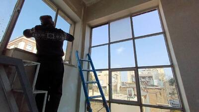  شیشه‌های منازل مسکونی آسیب دیده بازسازی و تعویض می‌شود