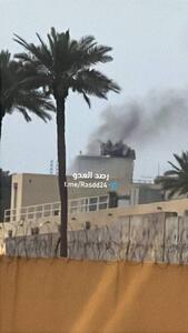  عکس/ ستون دود از سفارت آمریکا در بغداد