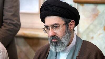  عکس معنادار  کفش  اسپورت سیدمجتبی خامنه‌ای فرزند رهبری انقلاب ! / با دیدن برند و قیمتش شوکه می شوید