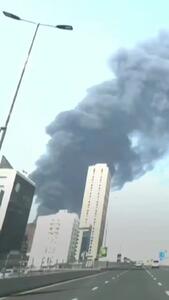  فیلم / برخاستن دود از تأسیسات نفتی فجیره امارات